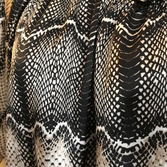 GRASS COLLECTION  One Shoulder Satin Like Top - Lg - Picture 3 of 6